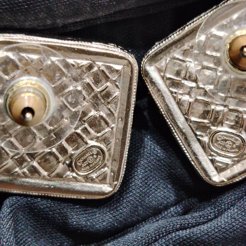 CHANEL經典菱形透明樹脂CC水鑽耳環-12