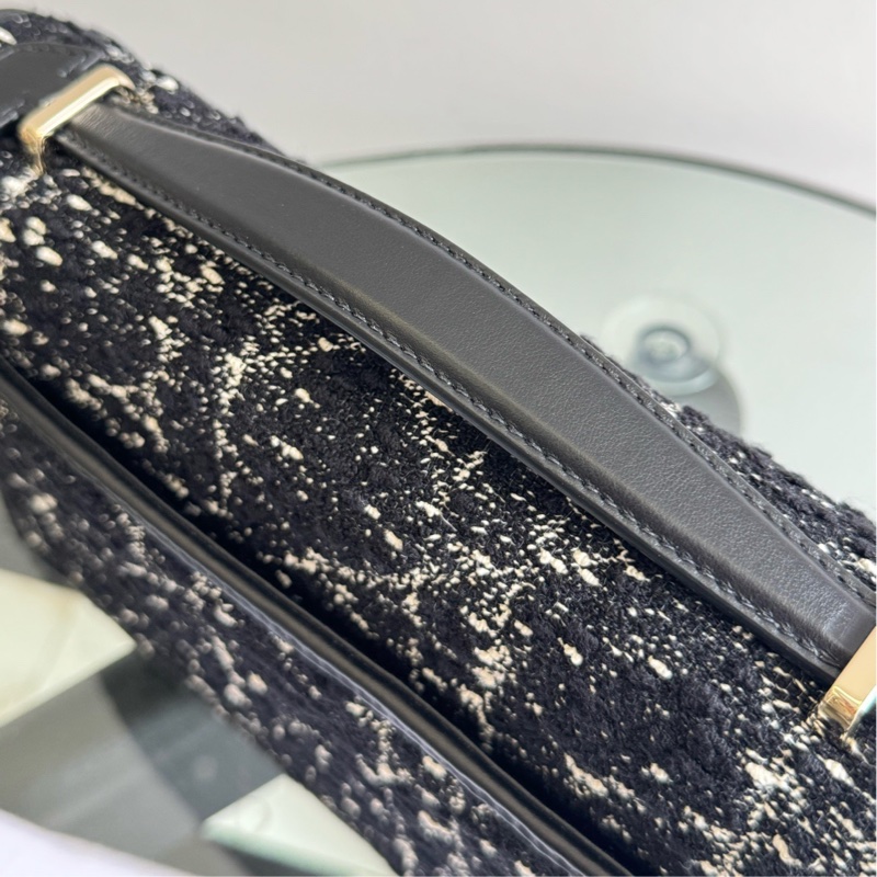 Dior粗花呢藤格紋miss dior 尺寸約：24 x 14 x 7.5 釐米（長 x 高 x 寬）  專櫃價29000-3