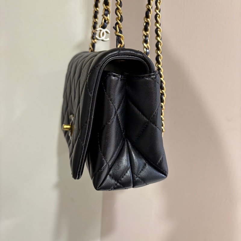 CHANEL黑羊皮雙C琺瑯釦口蓋包AS4973-3