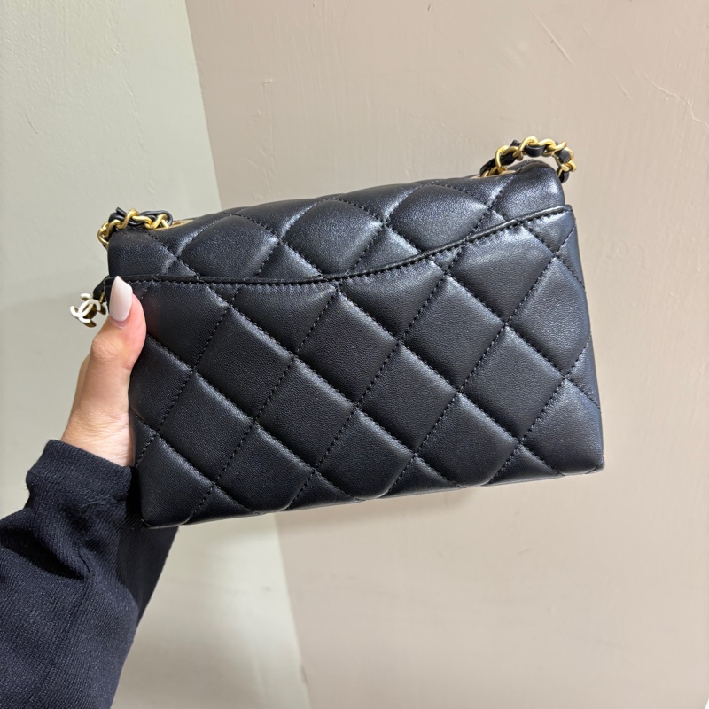 CHANEL黑羊皮雙C琺瑯釦口蓋包AS4973-4