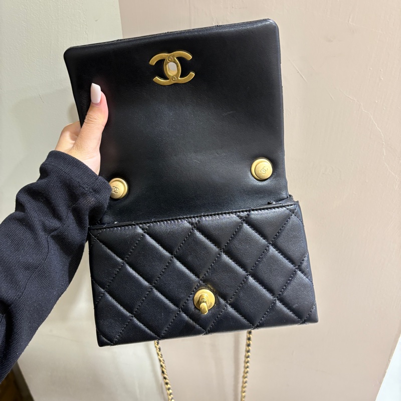 CHANEL黑羊皮雙C琺瑯釦口蓋包AS4973-7