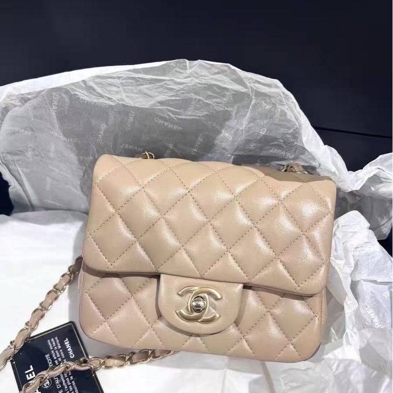 ✨CHANEL 奶茶色金扣方胖子斜背包 17*13 98新 配件塵袋盒子-0
