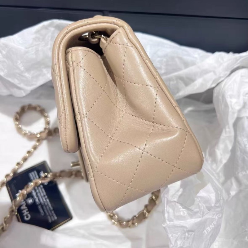 ✨CHANEL 奶茶色金扣方胖子斜背包 17*13 98新 配件塵袋盒子-2