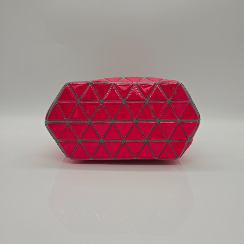 ISSEY MIYAKE 🍓 三宅一生BAOBAO 三角格 草莓粉紅 兩用 手提包 斜背包-4