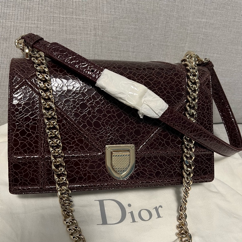 Dior Diorama酒紅色盾牌包(中號)-1