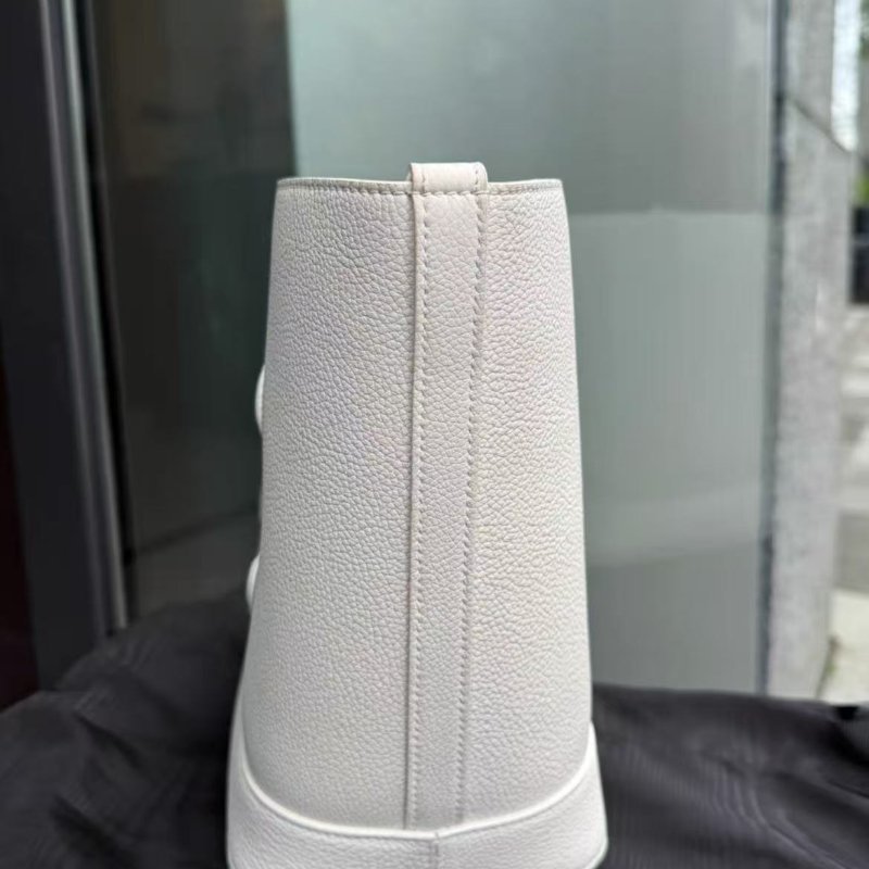 CELINE Triomphe牛皮水桶包斜背包北極白24*13*22cm 全新配件塵袋-4