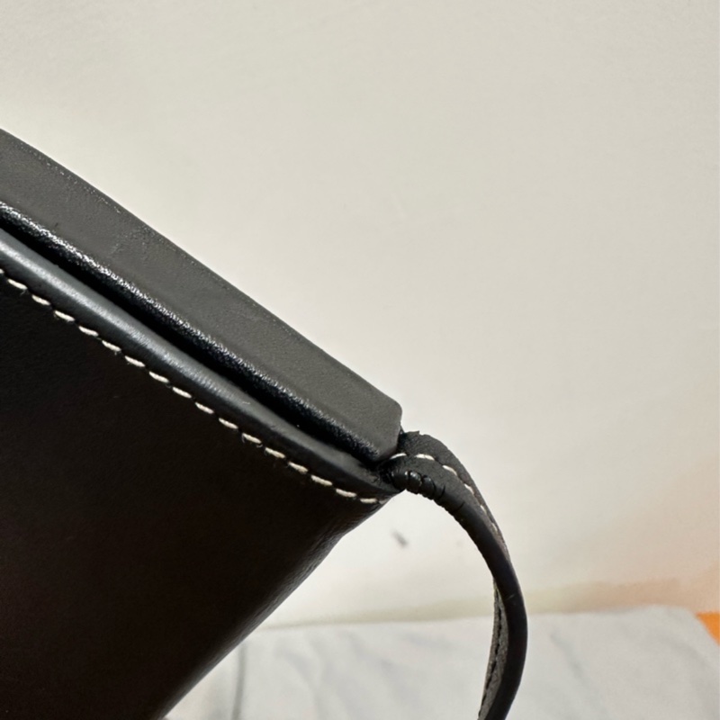 Loewe Small Heel Pouch 黑色小型小牛皮馬鞍肩背包-4
