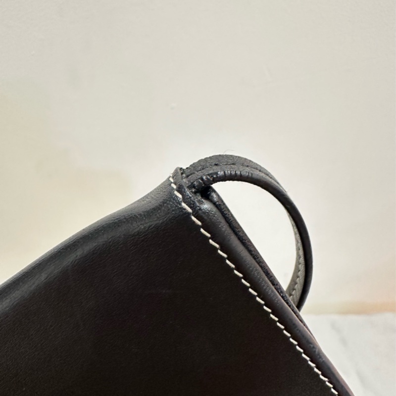 Loewe Small Heel Pouch 黑色小型小牛皮馬鞍肩背包-13