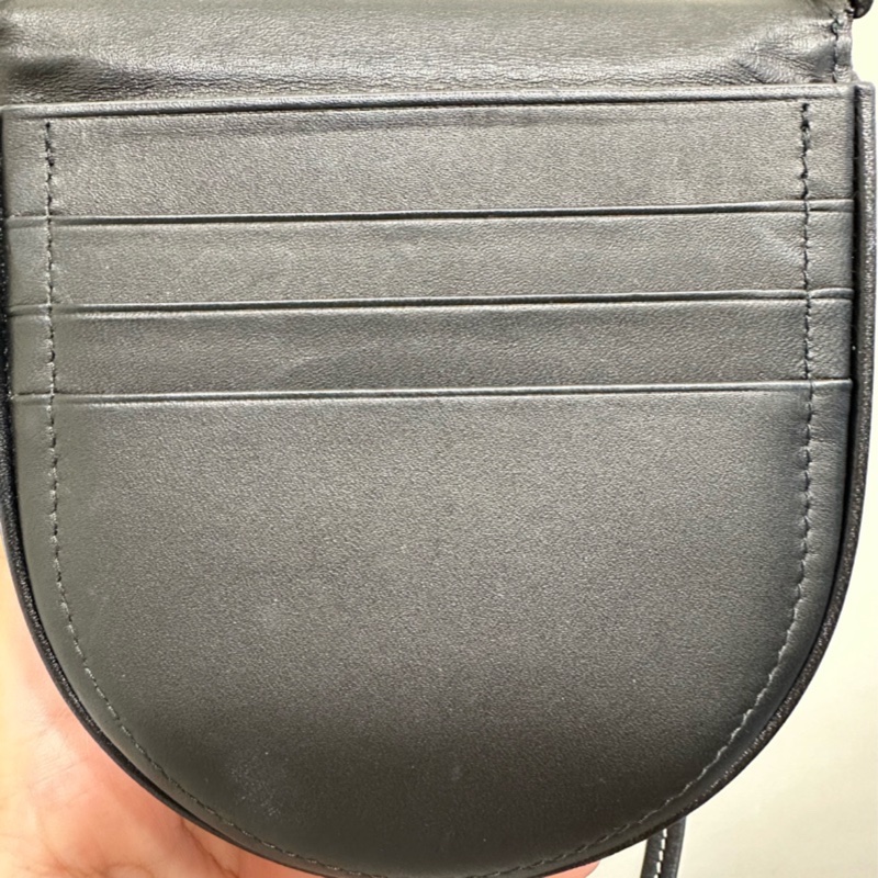 Loewe Small Heel Pouch 黑色小型小牛皮馬鞍肩背包-15