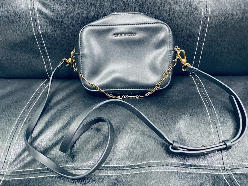 CHARLES & KEITH /小CK LOGO細鏈小方包-黑色-1