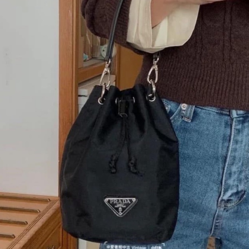 Prada 經典尼龍束口Mini小水桶包 化妝包 ｜ 在台現貨-0