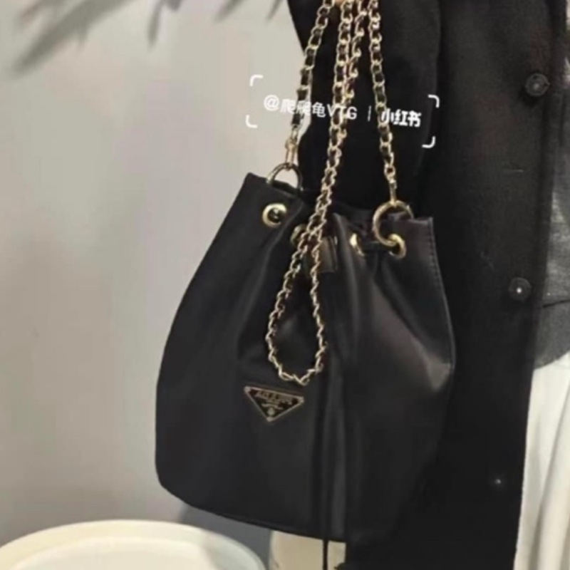 Prada 經典尼龍束口Mini小水桶包 化妝包 ｜ 在台現貨-2