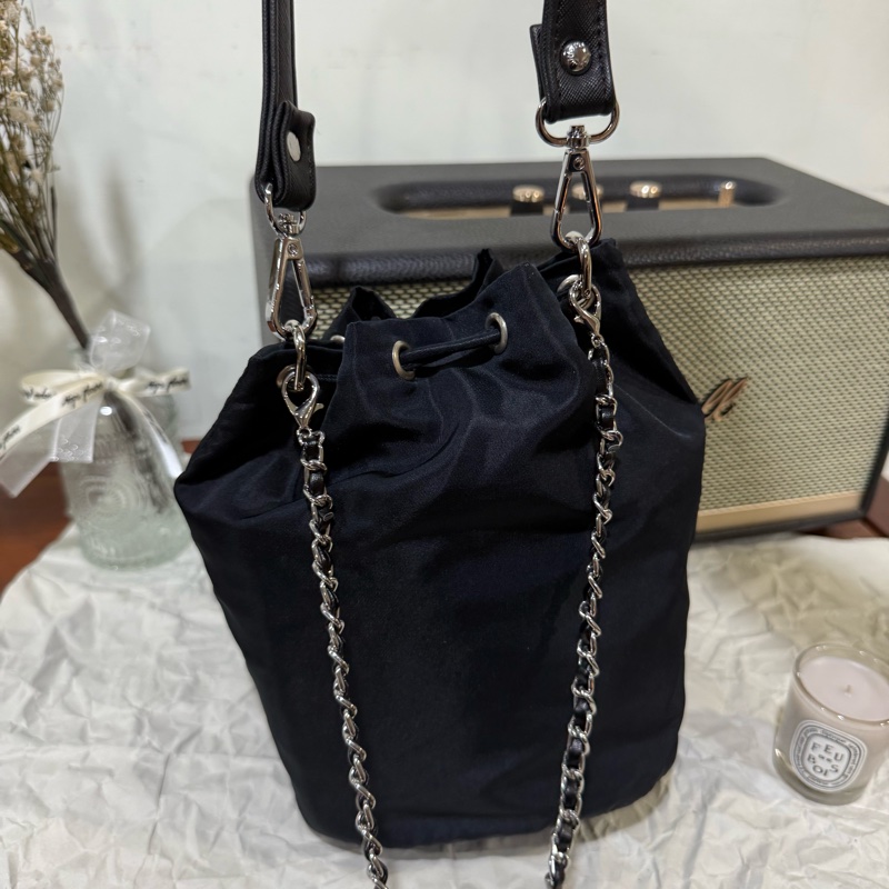 Prada 經典尼龍束口Mini小水桶包 化妝包 ｜ 在台現貨-6