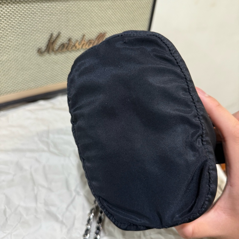 Prada 經典尼龍束口Mini小水桶包 化妝包 ｜ 在台現貨-9