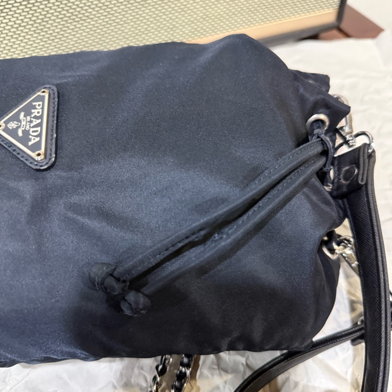 Prada 經典尼龍束口Mini小水桶包 化妝包 ｜ 在台現貨-10