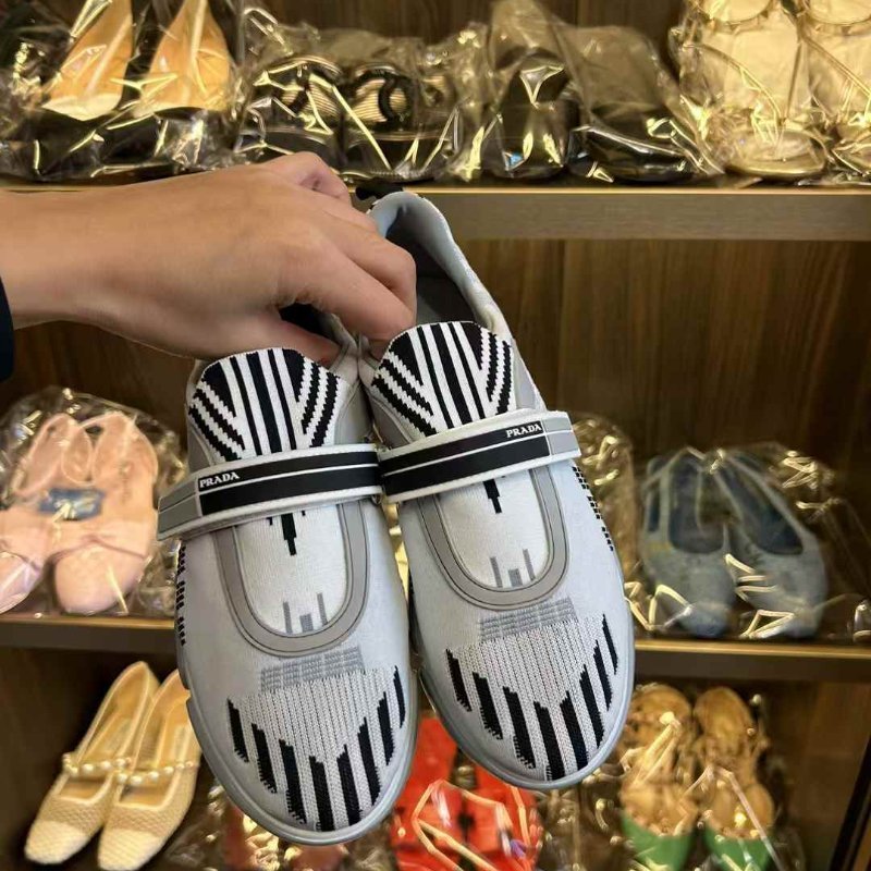 PRADA 運動鞋 原價近四萬 尺寸35.5偏大 適合36 36.5 全新閒置-3
