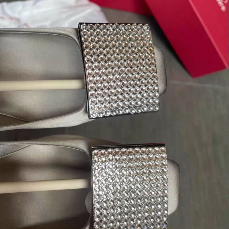 Roger Vivier 方扣滿鑽緞面高跟鞋 尺寸35.5碼 配件塵袋盒子備用鞋釘 全新全配-1