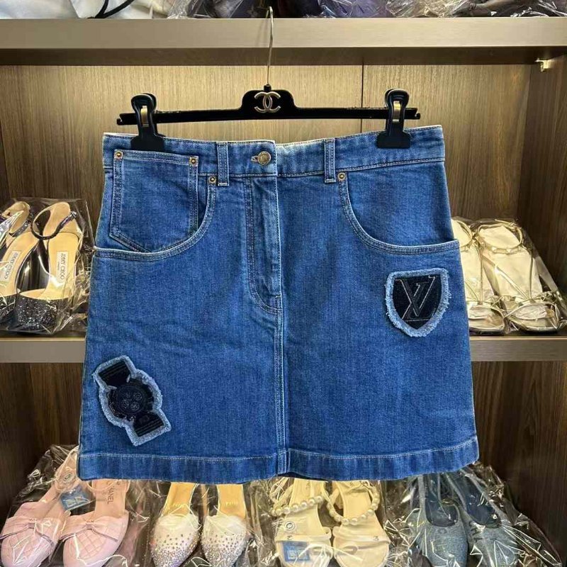 Louis Vuitton 短裙 原價近六萬 尺寸40碼 非常新-0