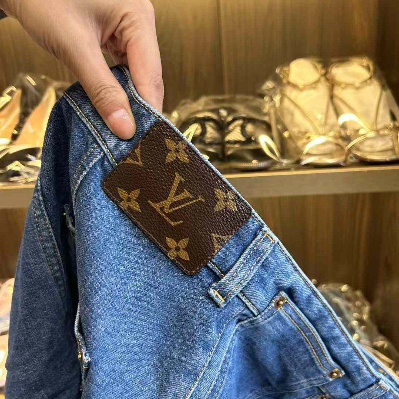Louis Vuitton 短裙 原價近六萬 尺寸40碼 非常新-2