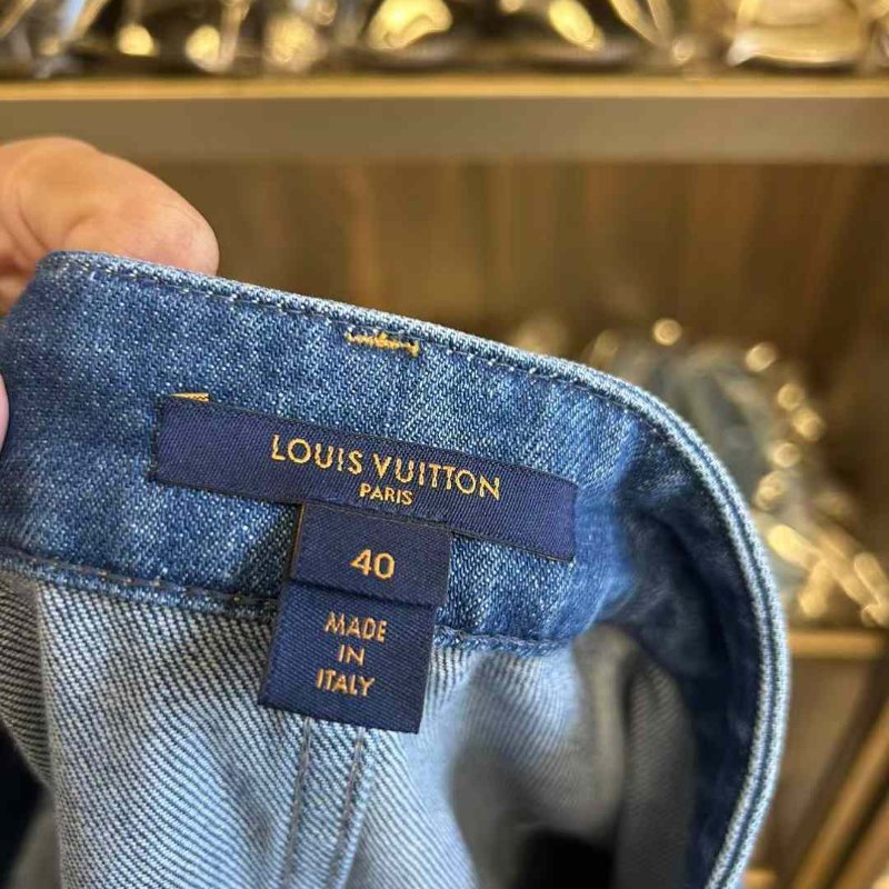 Louis Vuitton 短裙 原價近六萬 尺寸40碼 非常新-3