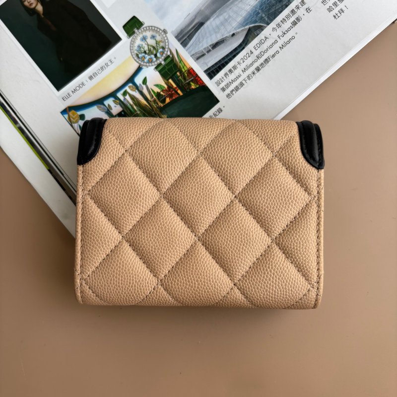 ::CHANEL:: 米色x黑邊荔枝紋牛皮大雙C LOGO釦式翻蓋零錢包-1