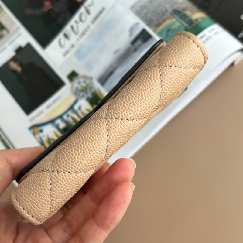 ::CHANEL:: 米色x黑邊荔枝紋牛皮大雙C LOGO釦式翻蓋零錢包-5