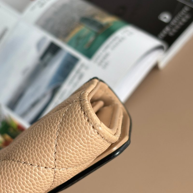 ::CHANEL:: 米色x黑邊荔枝紋牛皮大雙C LOGO釦式翻蓋零錢包-16