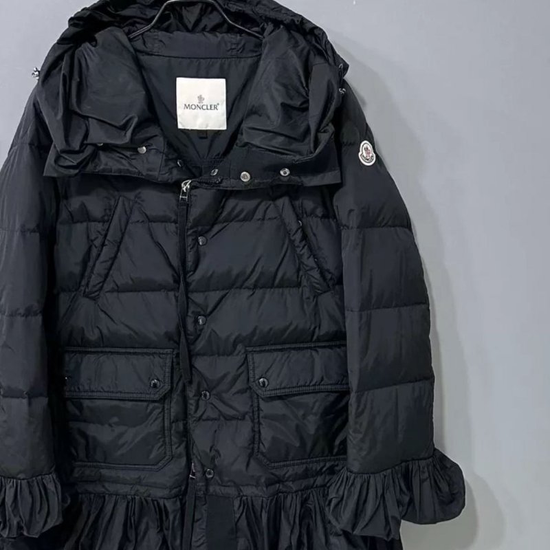 Moncler 黑色荷葉邊羽絨外套 1號 幾乎全新-4