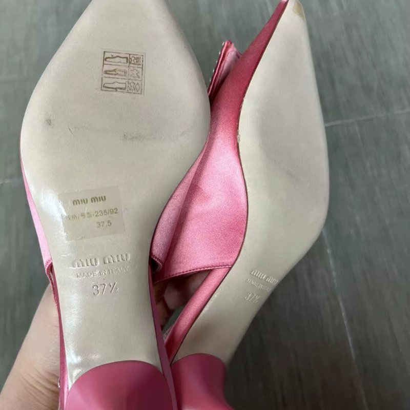 MIUMIU 粉色緞面鑽扣低跟涼鞋 尺寸37.5碼 僅試穿-2