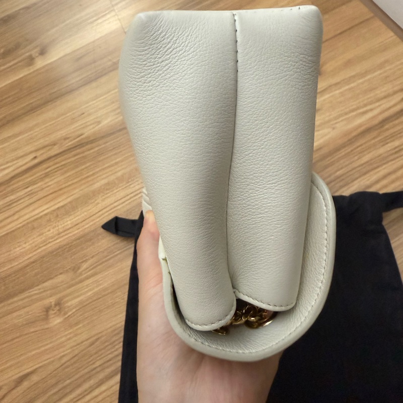 已售出Celine victoire teen白色鏈帶包22公分-8