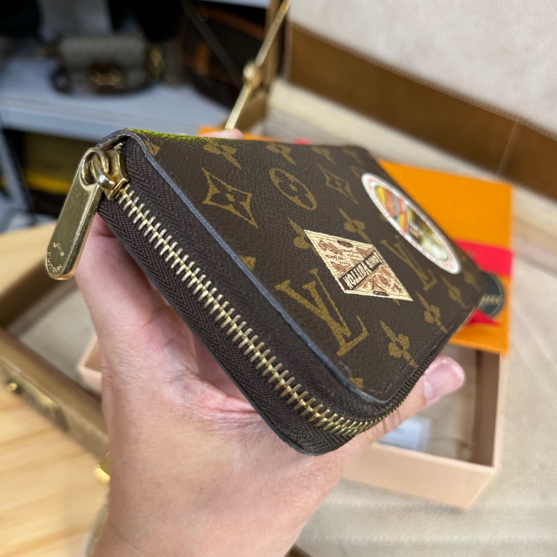 Louis Vuitton 限量圖騰原花World Tour拉鍊發財長夾🎶賞心悅目-7