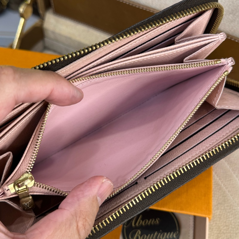 Louis Vuitton 限量圖騰原花World Tour拉鍊發財長夾🎶賞心悅目-15