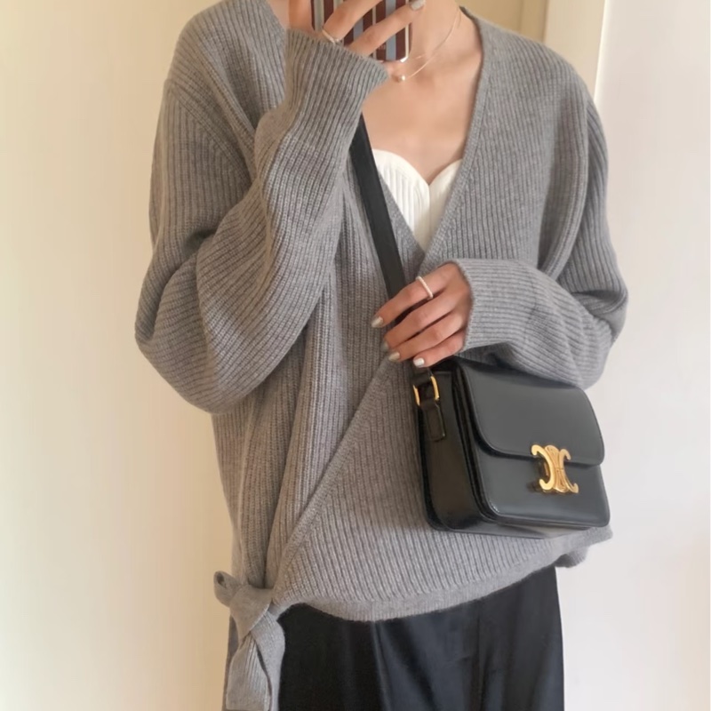 CELINE黑金牛皮凱旋門TEEN TRIOMPHE斜背包188423-1