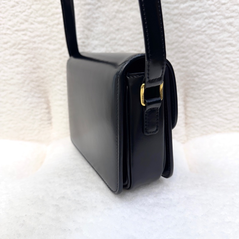 CELINE黑金牛皮凱旋門TEEN TRIOMPHE斜背包188423-6