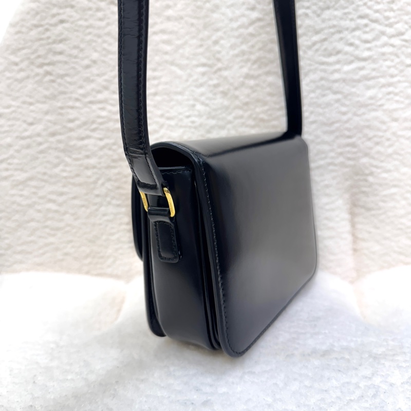 CELINE黑金牛皮凱旋門TEEN TRIOMPHE斜背包188423-7