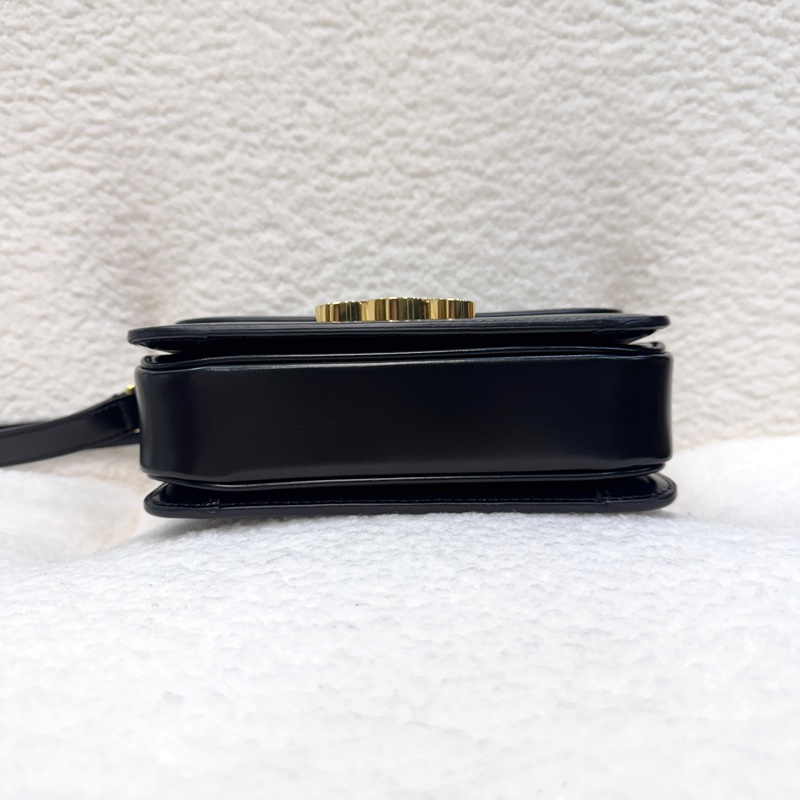 CELINE黑金牛皮凱旋門TEEN TRIOMPHE斜背包188423-8