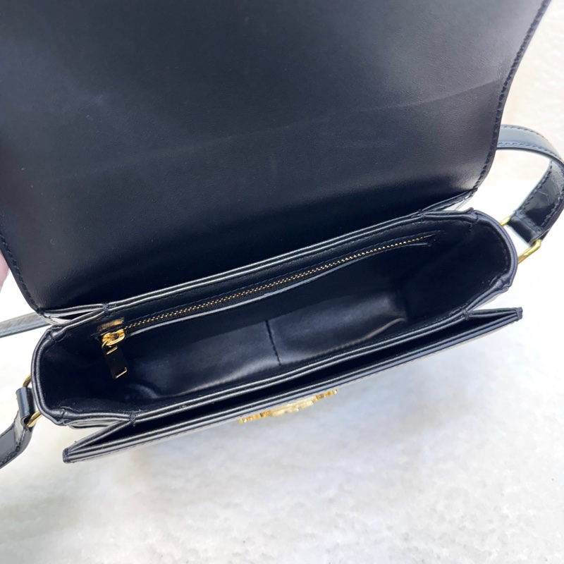 CELINE黑金牛皮凱旋門TEEN TRIOMPHE斜背包188423-9