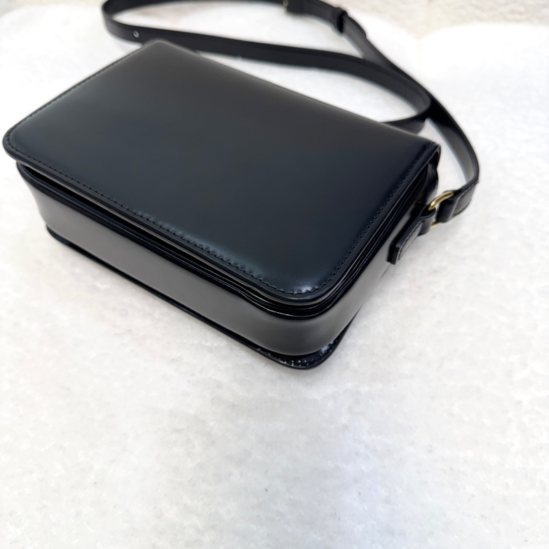 CELINE黑金牛皮凱旋門TEEN TRIOMPHE斜背包188423-13