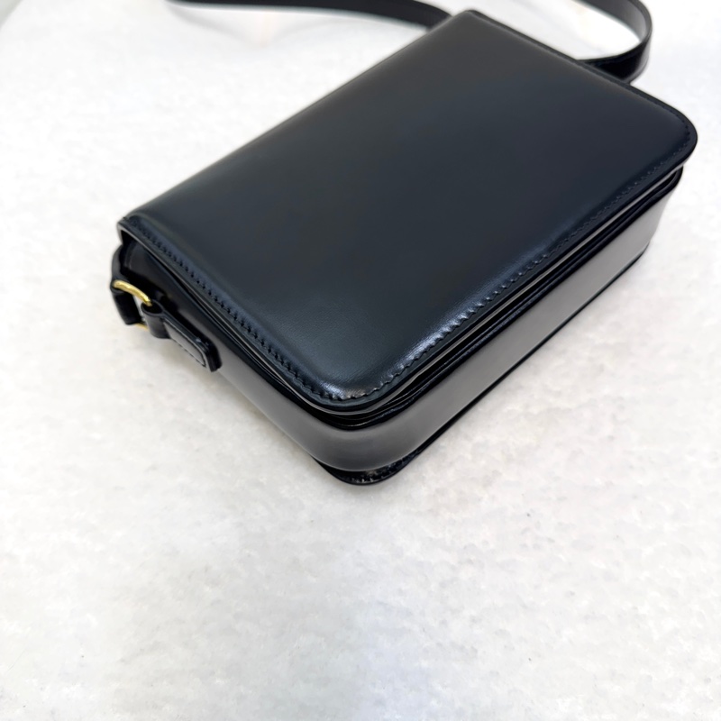 CELINE黑金牛皮凱旋門TEEN TRIOMPHE斜背包188423-14