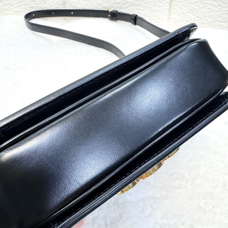 CELINE黑金牛皮凱旋門TEEN TRIOMPHE斜背包188423-17