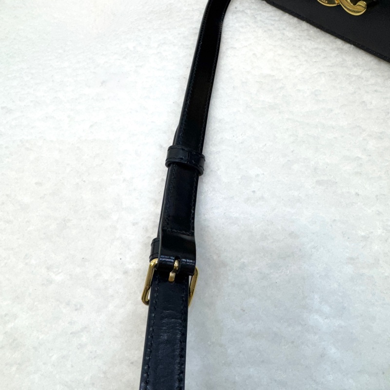 CELINE黑金牛皮凱旋門TEEN TRIOMPHE斜背包188423-28