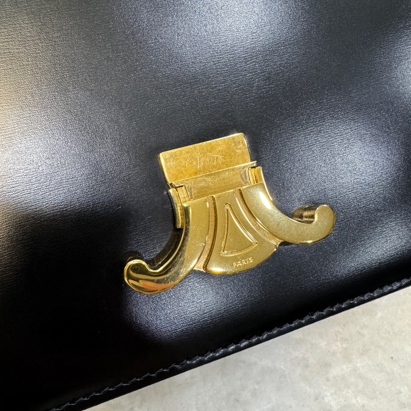 CELINE黑金牛皮凱旋門TEEN TRIOMPHE斜背包188423-33