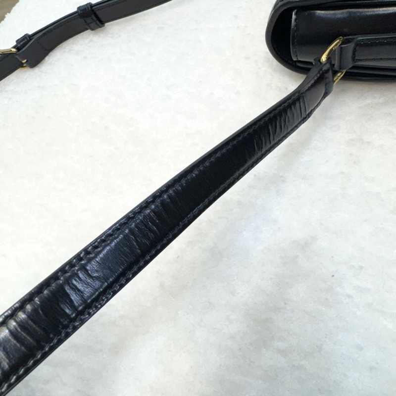 CELINE黑金牛皮凱旋門TEEN TRIOMPHE斜背包188423-21