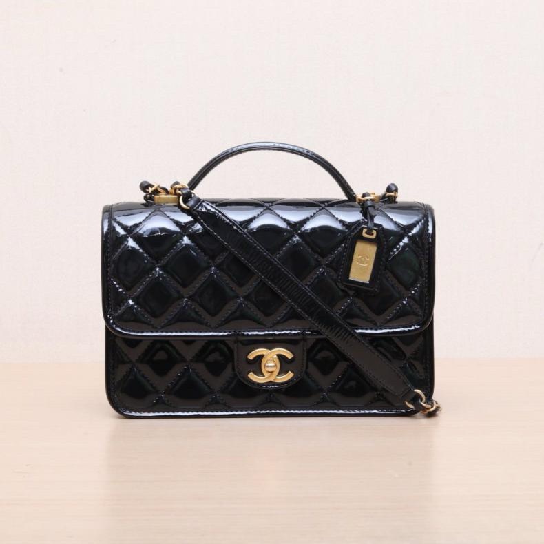CHANEL(香奈兒) 22K 手柄郵差包 25cm 黑色 漆皮 晶片開 金扣 金屬皮牌皮手柄-0
