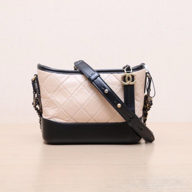 CHANEL(香奈兒) GABRIELLE 流浪 小號 20cm 奶茶色  27開 金銀扣 黑底-0