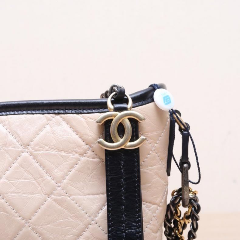 CHANEL(香奈兒) GABRIELLE 流浪 小號 20cm 奶茶色  27開 金銀扣 黑底-5