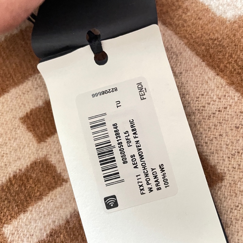 FENDI 經典花紋 戴帽羊毛披肩-3