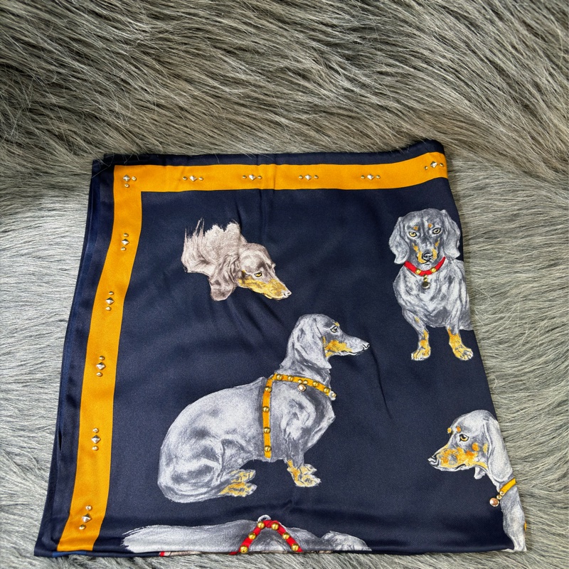 HERMES CARRE LES BASSETS 70 DOG 愛瑪仕 臘腸狗 鉚釘 雙面 方巾絲巾圍巾披巾-1