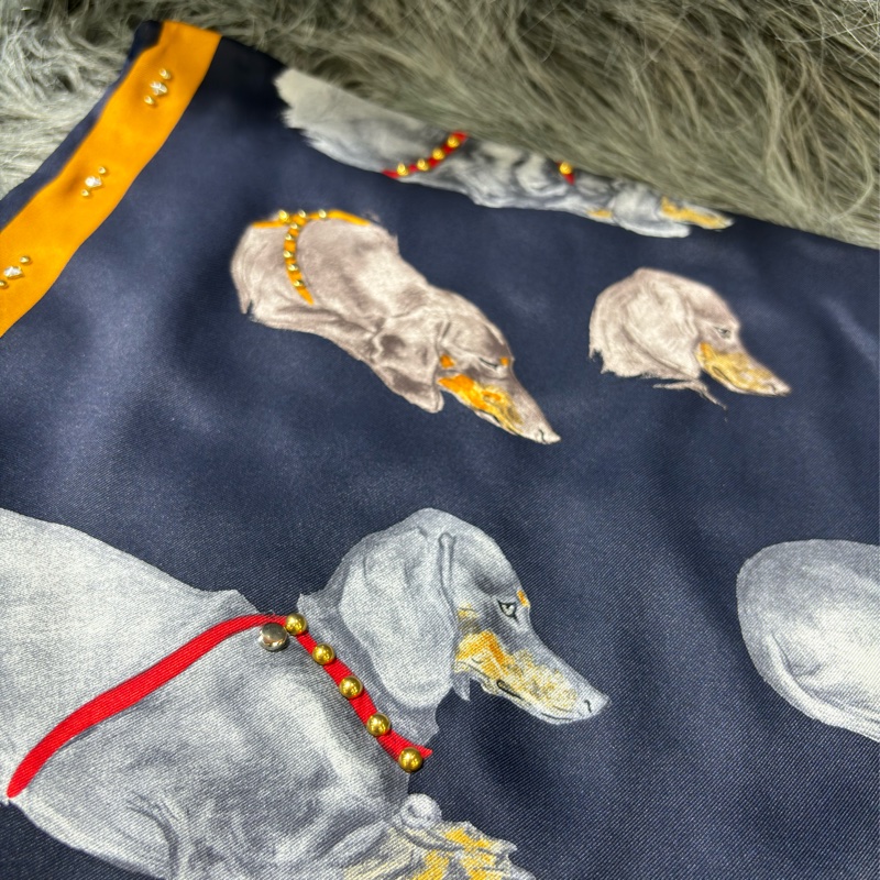 HERMES CARRE LES BASSETS 70 DOG 愛瑪仕 臘腸狗 鉚釘 雙面 方巾絲巾圍巾披巾-6