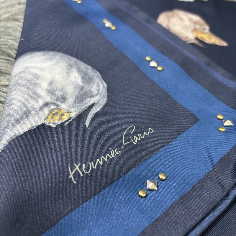 HERMES CARRE LES BASSETS 70 DOG 愛瑪仕 臘腸狗 鉚釘 雙面 方巾絲巾圍巾披巾-7